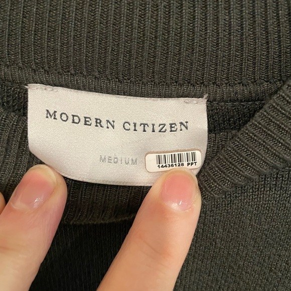 Olive Green Modern Citizen mock turtleneck sweater. Size M - Picture 7 of 8